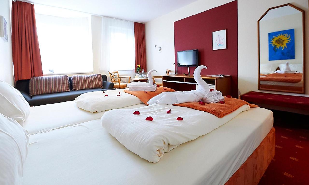 Hotel Diamant Wedel Extérieur photo